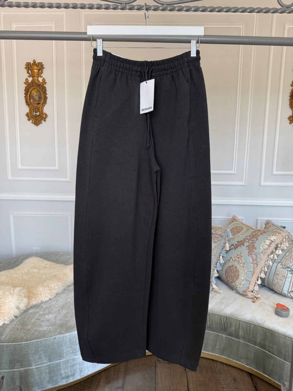 Bershka Women Black Wide-Leg Sweatpants with Elastic Waist size Small - Picture 3 of 9